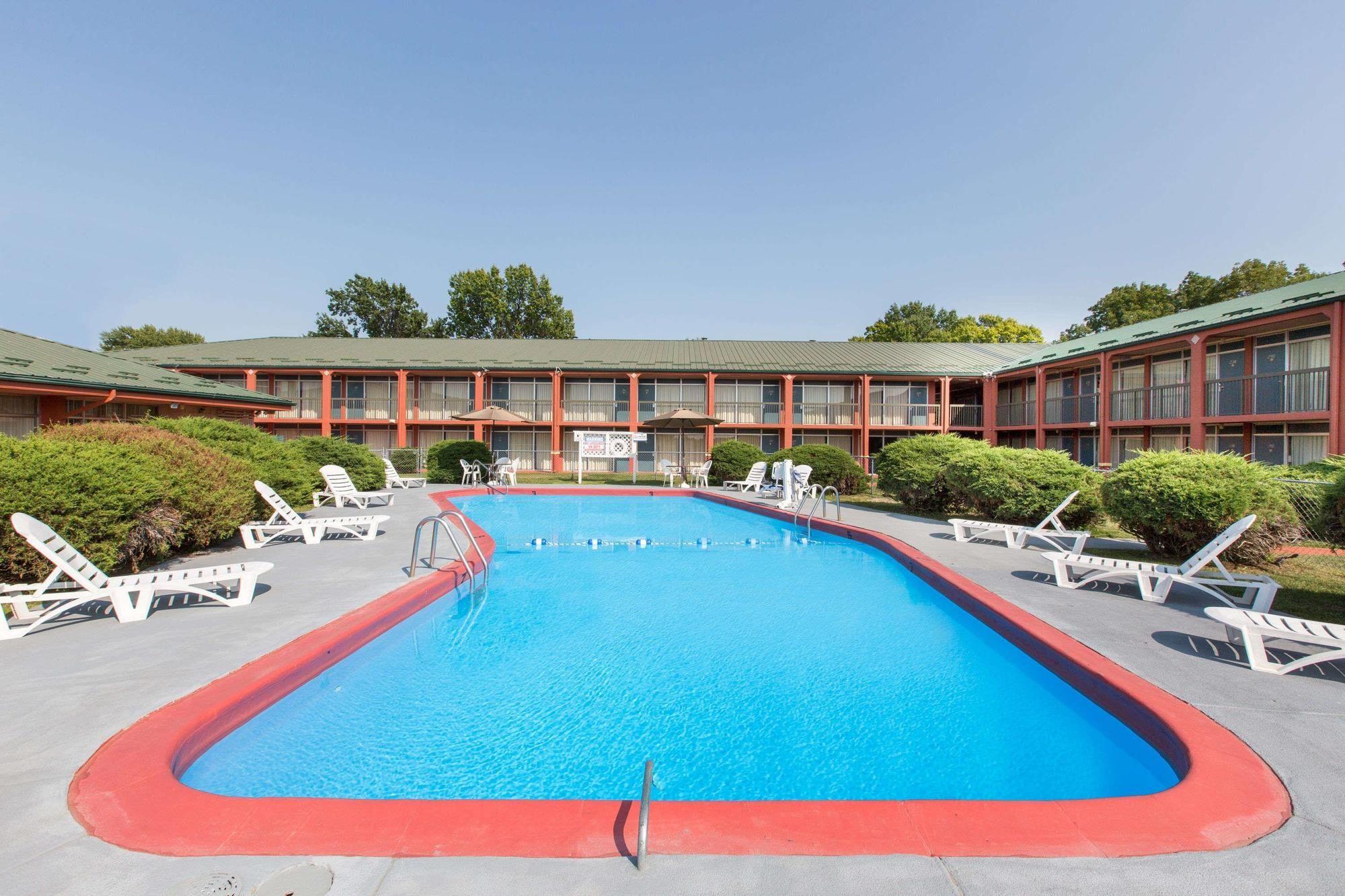 Americas Best Value Inn St. Joseph At I-29 Экстерьер фото