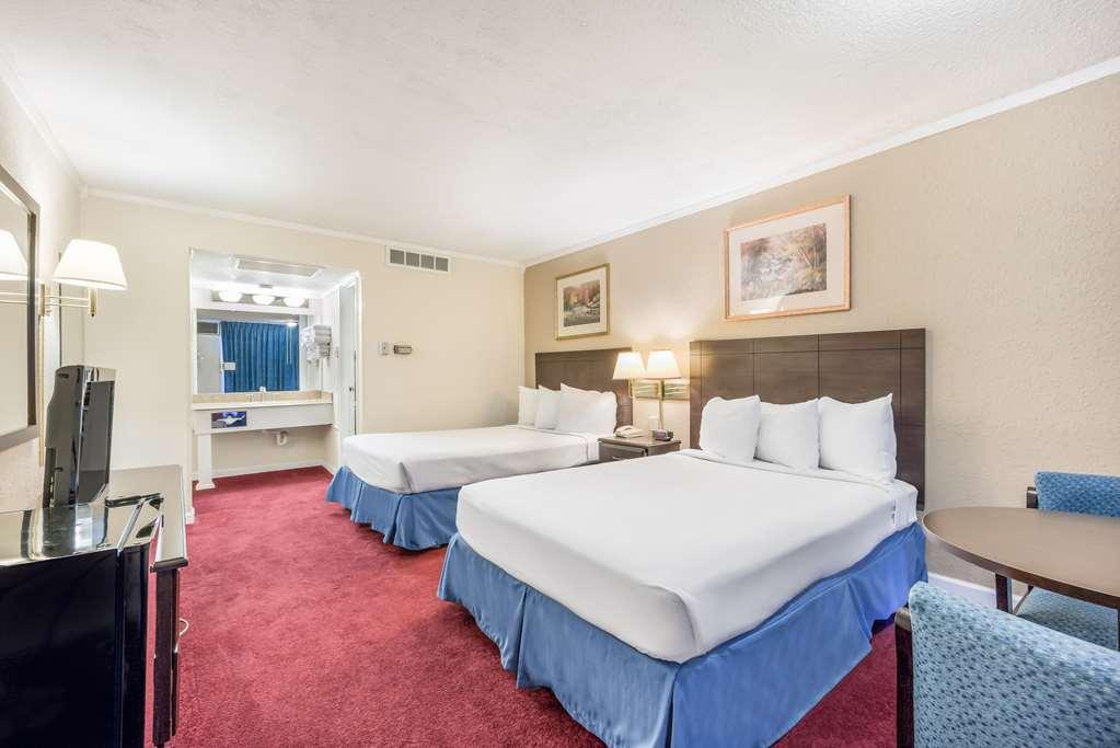 Americas Best Value Inn St. Joseph At I-29 Номер фото