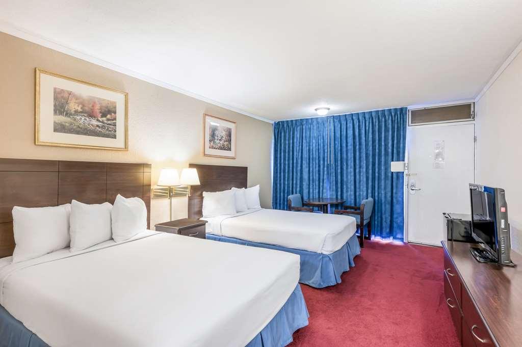 Americas Best Value Inn St. Joseph At I-29 Номер фото