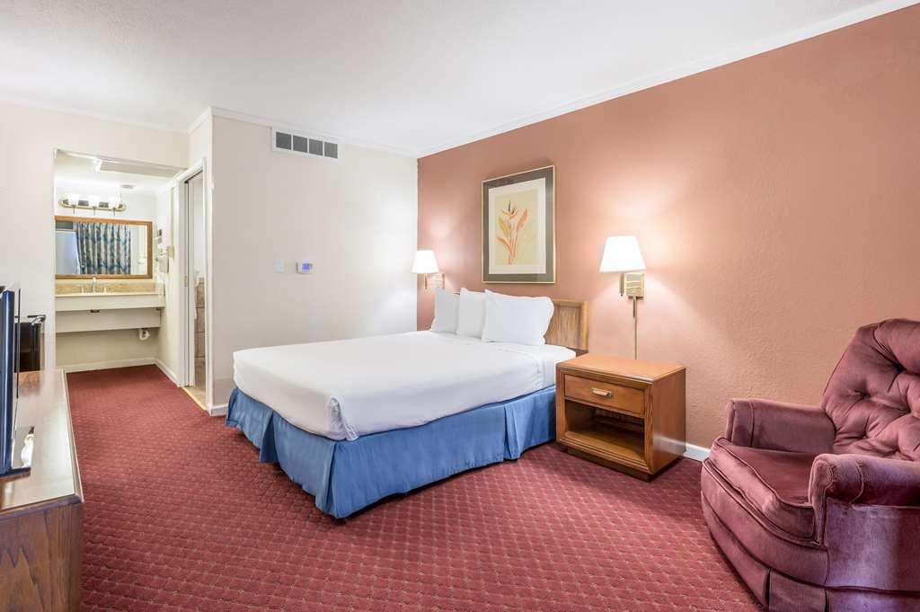 Americas Best Value Inn St. Joseph At I-29 Номер фото