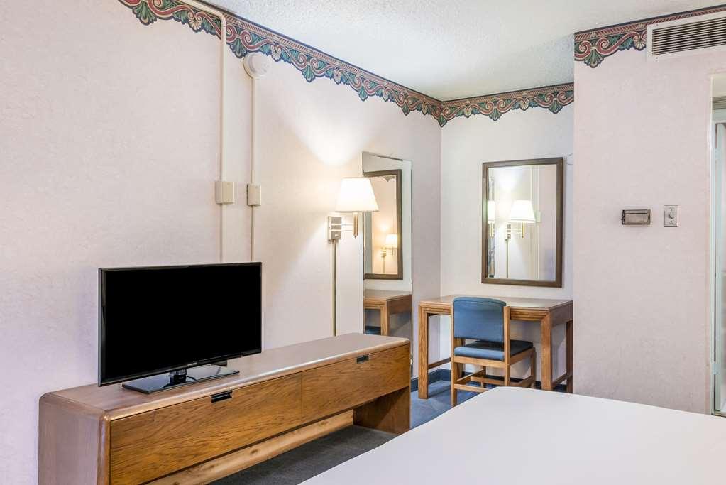 Americas Best Value Inn St. Joseph At I-29 Номер фото