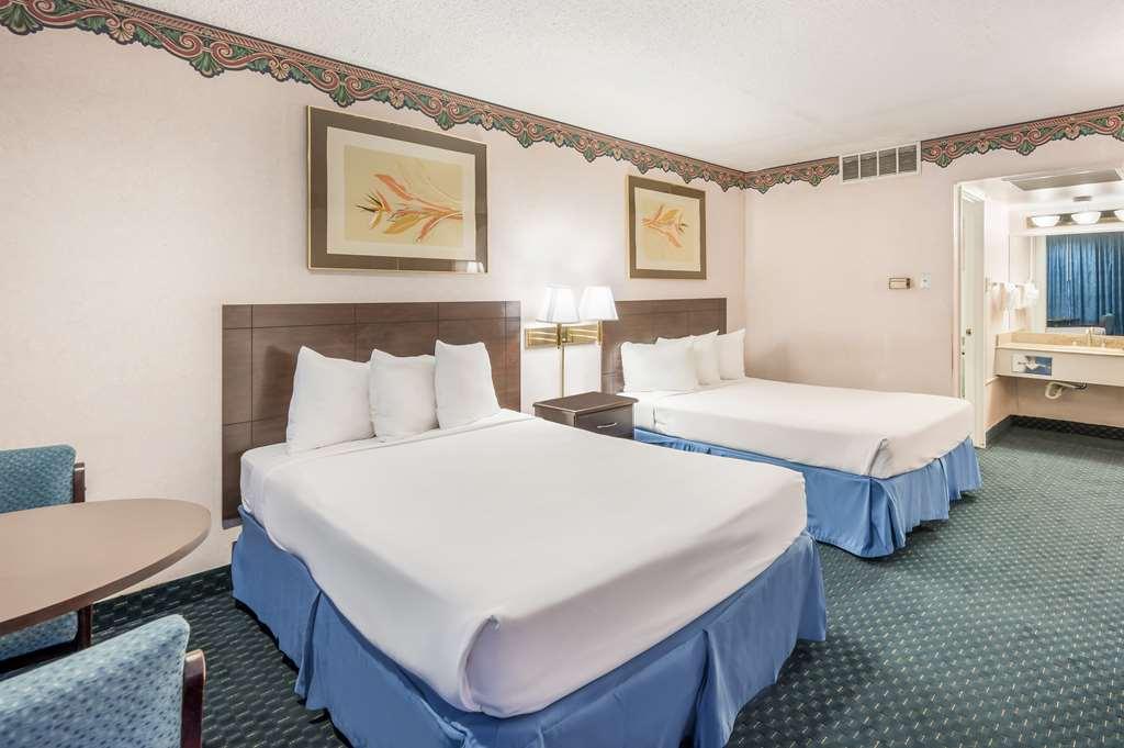 Americas Best Value Inn St. Joseph At I-29 Номер фото