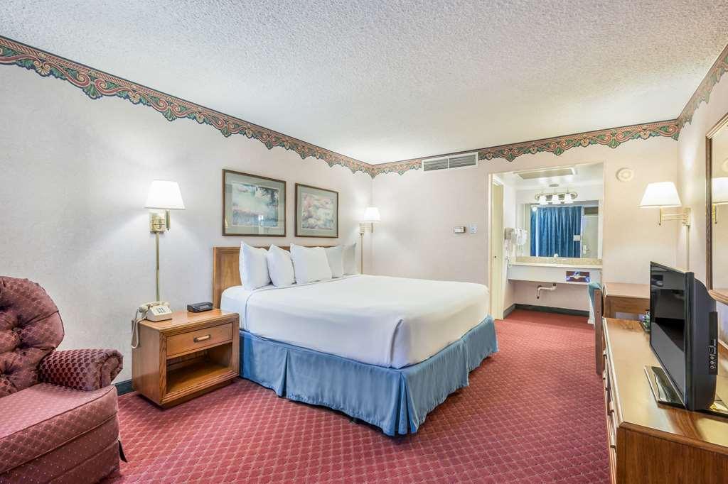 Americas Best Value Inn St. Joseph At I-29 Номер фото