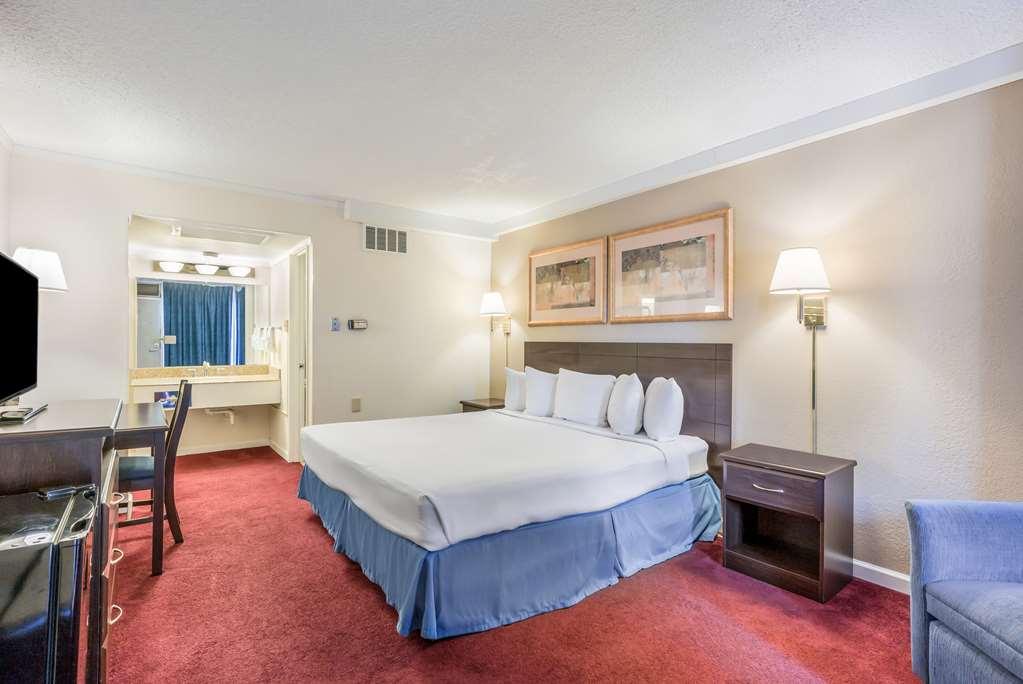 Americas Best Value Inn St. Joseph At I-29 Номер фото