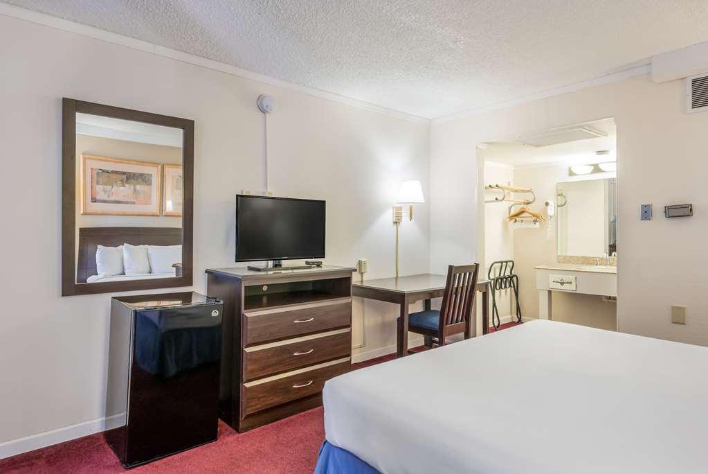 Americas Best Value Inn St. Joseph At I-29 Номер фото