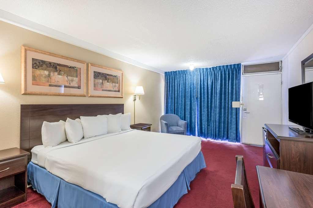 Americas Best Value Inn St. Joseph At I-29 Номер фото