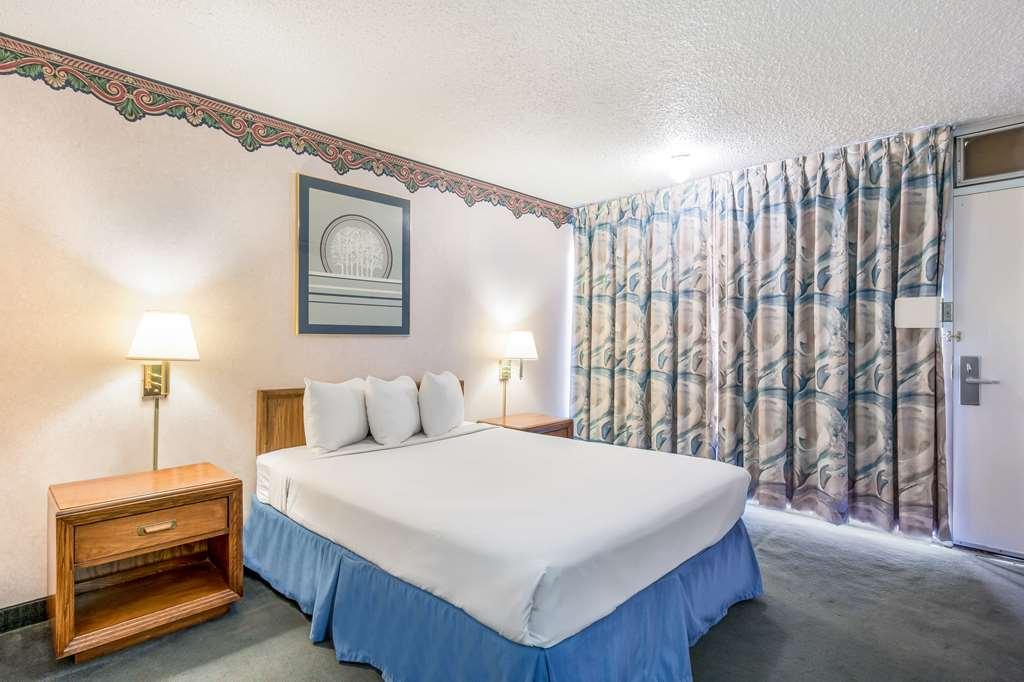 Americas Best Value Inn St. Joseph At I-29 Номер фото