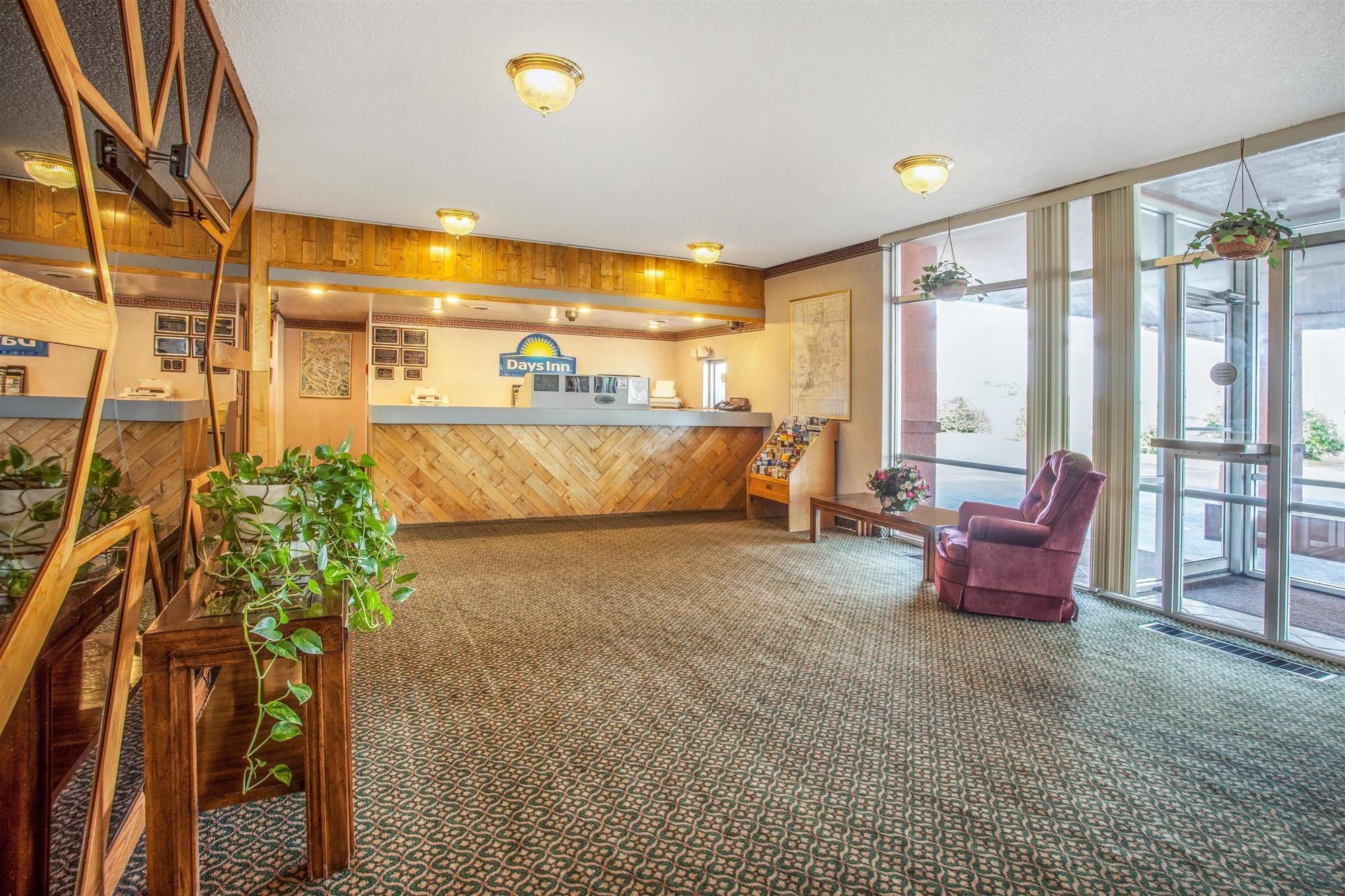 Americas Best Value Inn St. Joseph At I-29 Экстерьер фото