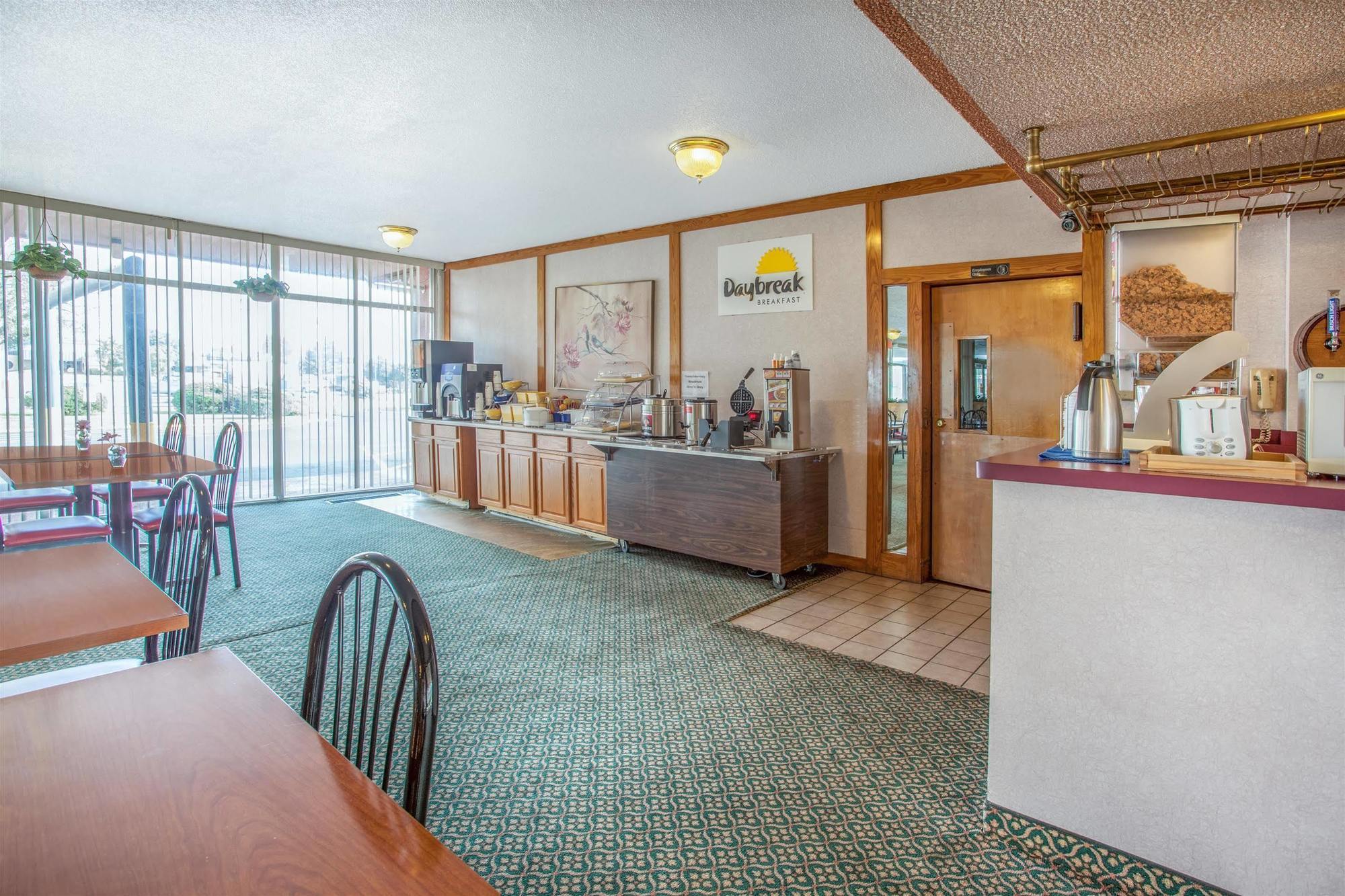 Americas Best Value Inn St. Joseph At I-29 Экстерьер фото